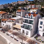 Wind Rose Maestral-beachfront * إيغراني