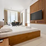Wind Rose Maestral-beachfront * إيغراني