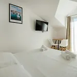 Wind Rose Maestral-beachfront * إيغراني