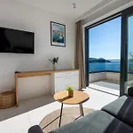 Wind Rose Maestral-beachfront * إيغراني